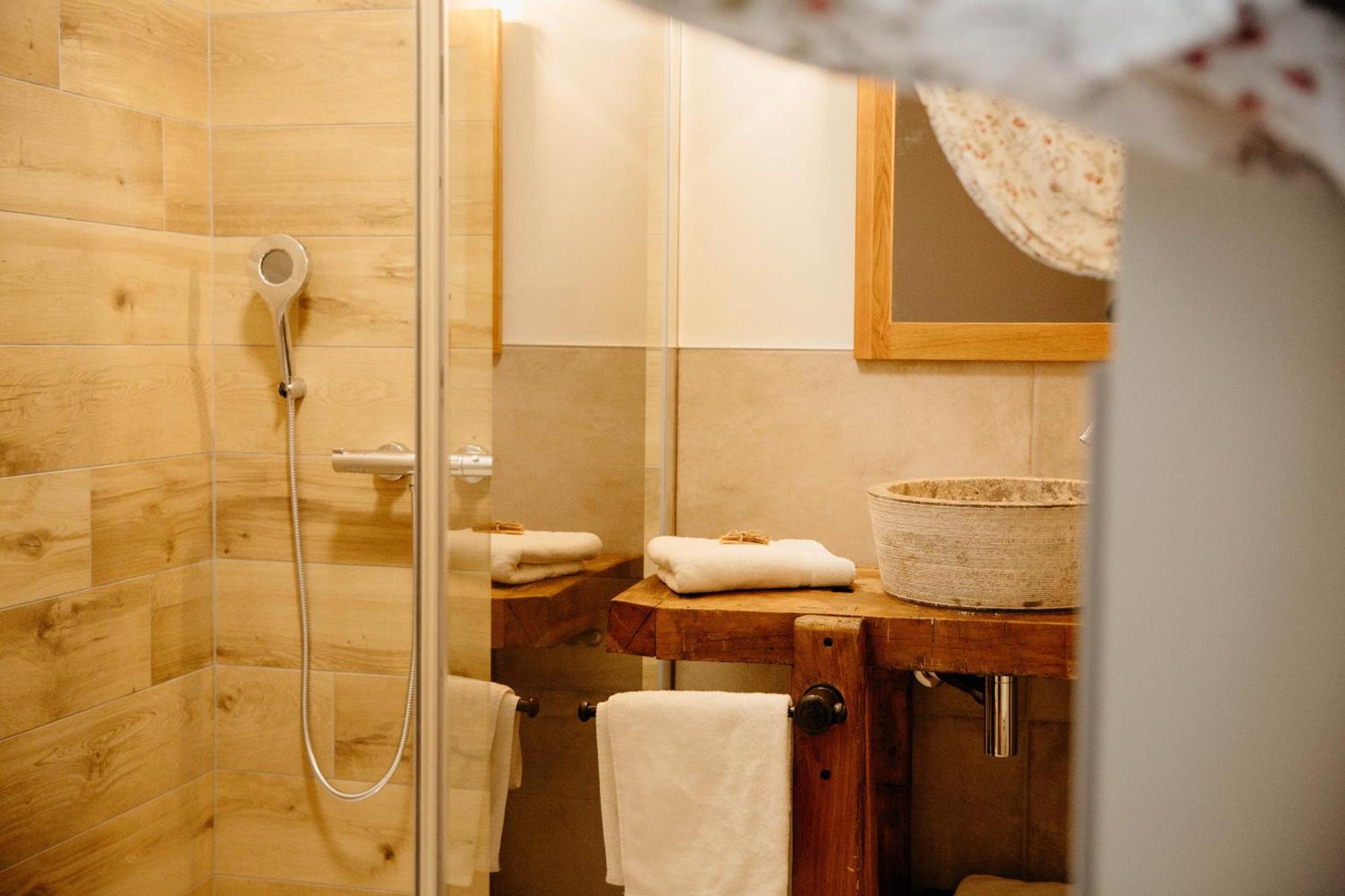 Les Bucoliques De La Noe Hotell Goven Exteriör bild