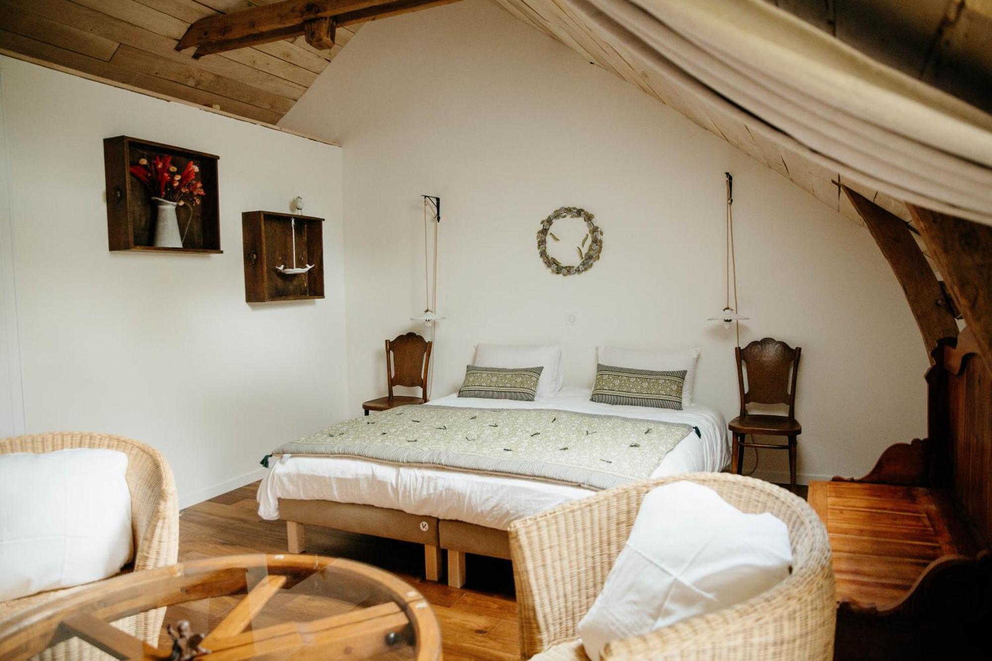 Les Bucoliques De La Noe Hotell Goven Exteriör bild
